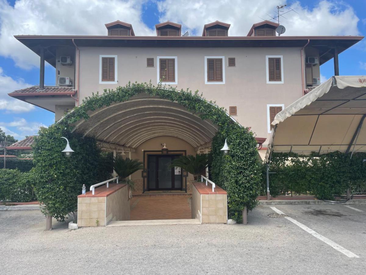 Ninfa Hotel 夸利亚诺 外观 照片