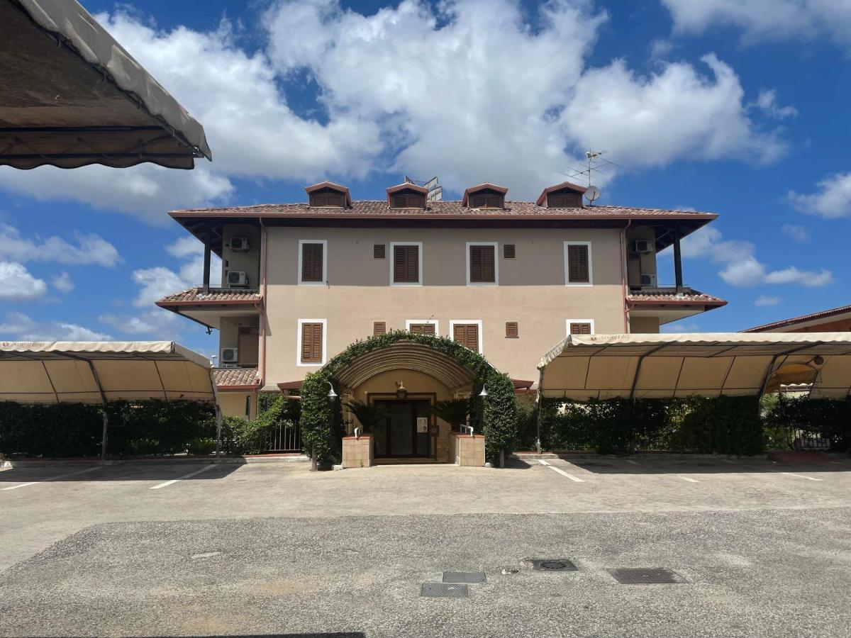 Ninfa Hotel 夸利亚诺 外观 照片